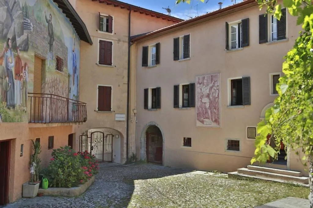 Contempora Apartments - Ca' Brenta Garden San Fedele Intelvi 0*,